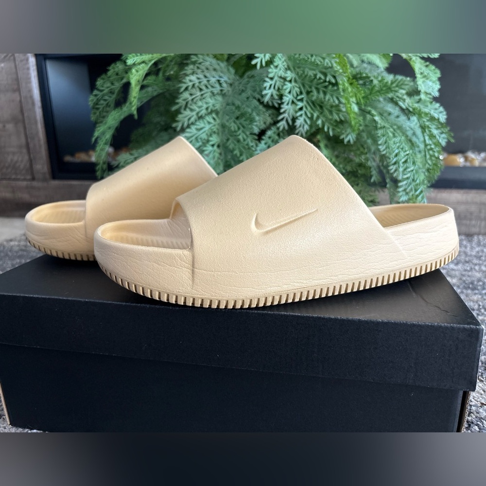 Nike Calm Slides